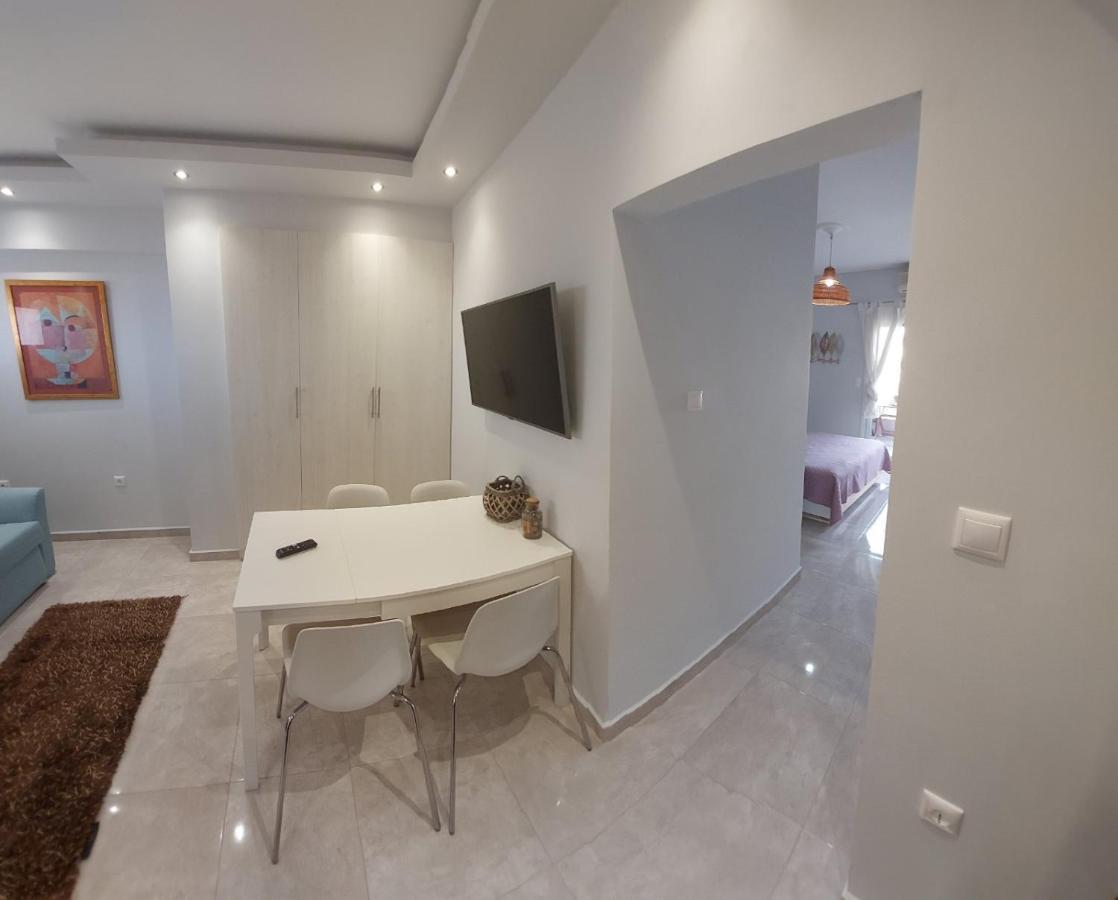 Zeppelin Apartment Loutráki Eksteriør billede