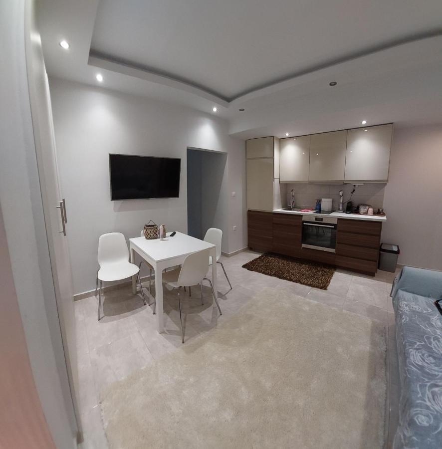 Zeppelin Apartment Loutráki Eksteriør billede