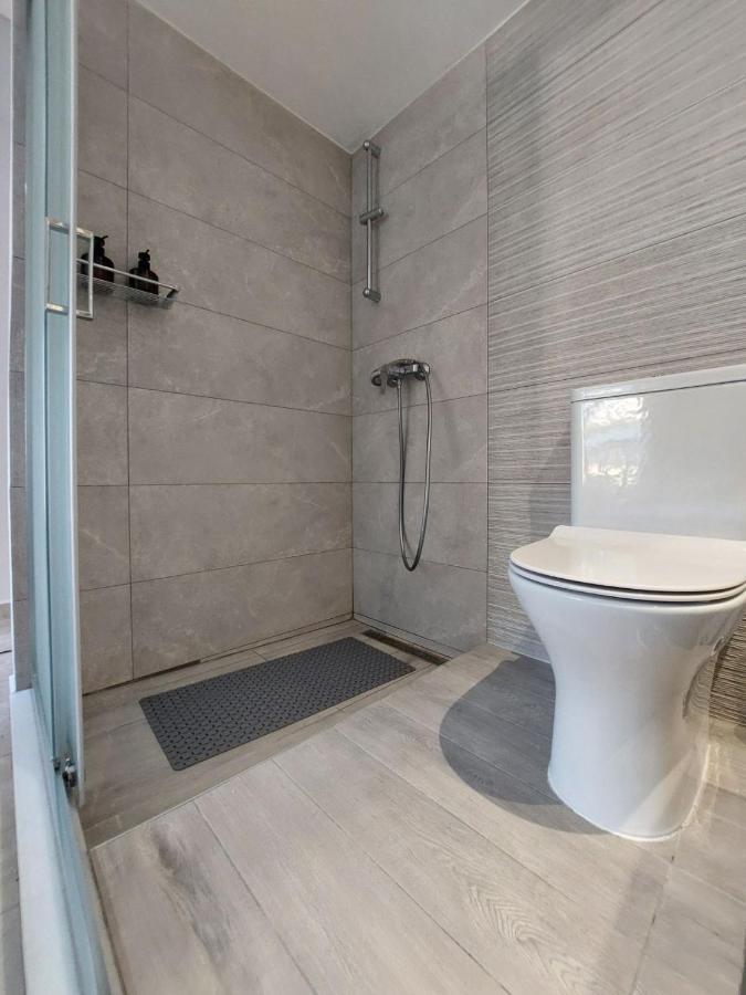 Zeppelin Apartment Loutráki Eksteriør billede